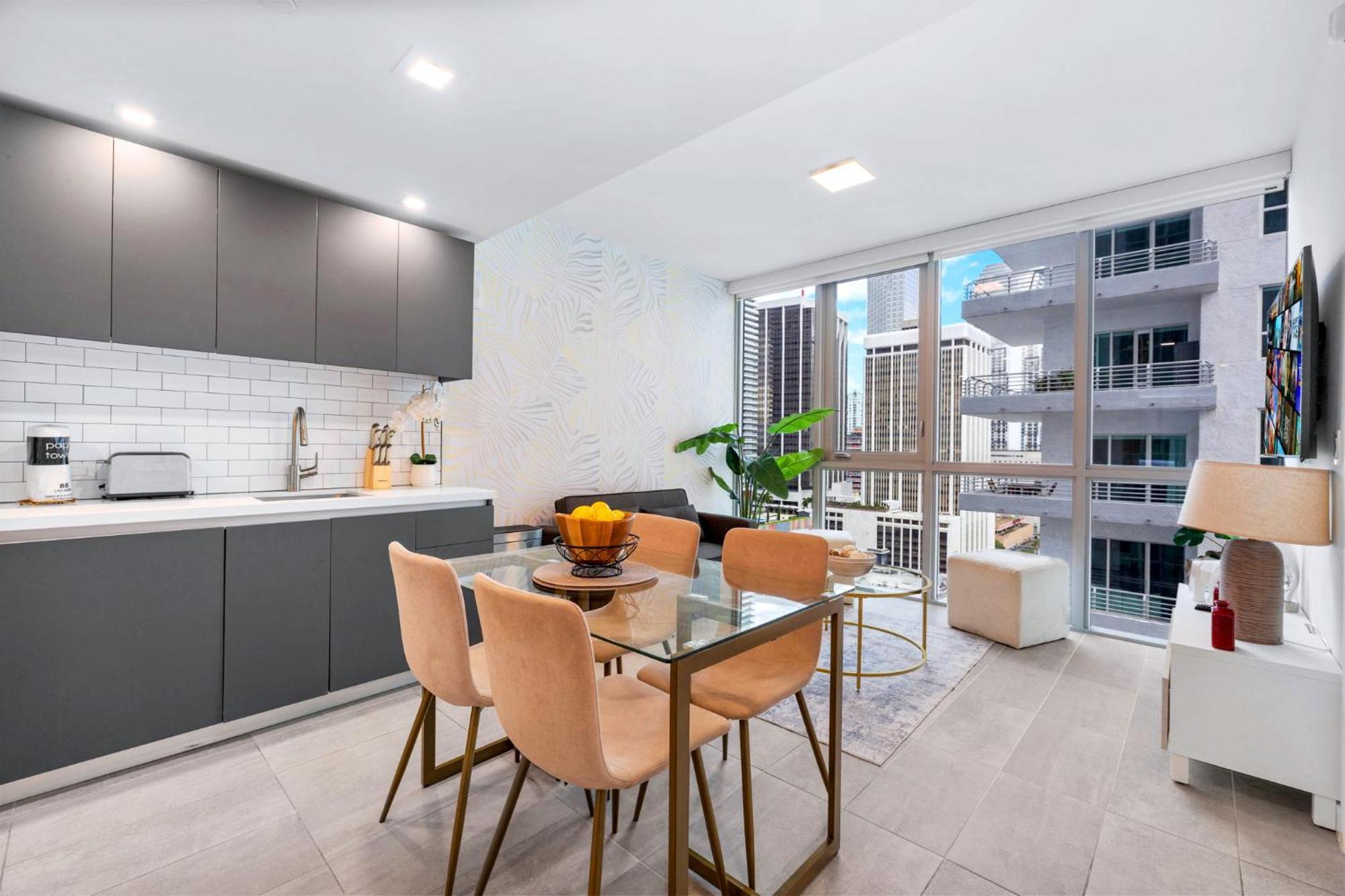 Stylish Stay In The Heart Of Miami - Walk To Bayside & Bayfront Park Exterior photo